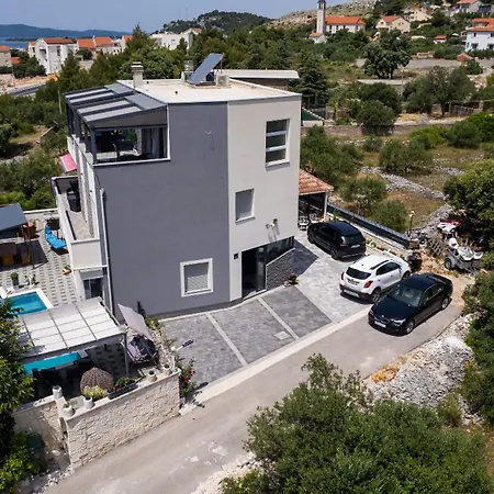 Lägenhet Nikita Penthouse